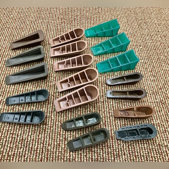 Large Lot of 22 Vtg Heavy Duty Rubber/Plastic Door Stops - Picture 9 of 13